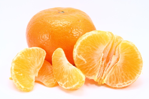 Mandarin orange fresh fruit and fruit in slices.