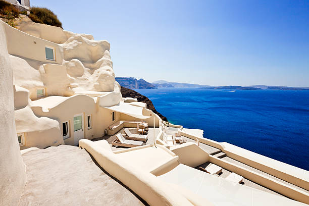 hotel de luxo em oia, santorini - greek islands greece day full frame imagens e fotografias de stock