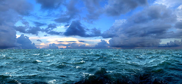 storm - horizon over water horizontal surface level viewpoint foto e immagini stock