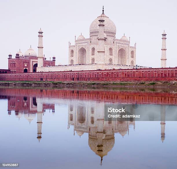 Taj Mahal Riflessi - Fotografie stock e altre immagini di Agra - Agra, Ambientazione esterna, Architettura