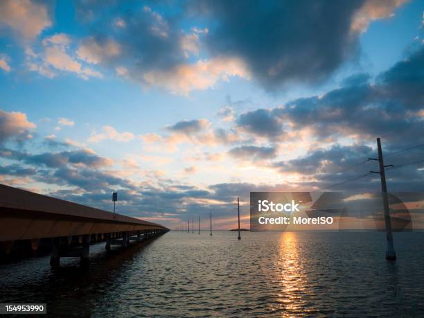 Keywest Ponte De Sete Milhas Em Sunrise - Fotografias de stock e mais imagens de Key West - Key West, Amanhecer, Azul