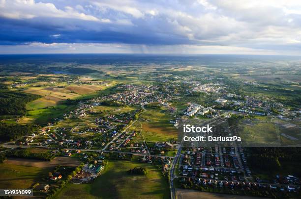 Foto de Foto Aérea De Cidade Pequena e mais fotos de stock de Terra - Terra, Desenvolvimento, Cidade