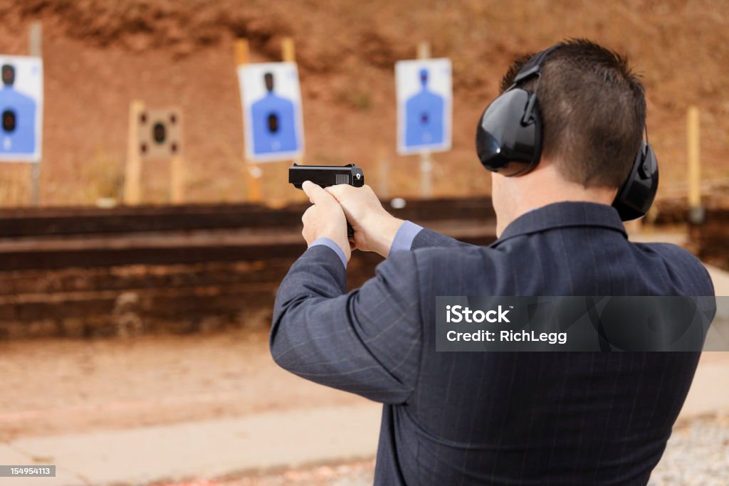 Practicar en el campo de tiro - Foto de stock de Cuerpo de policía libre de derechos