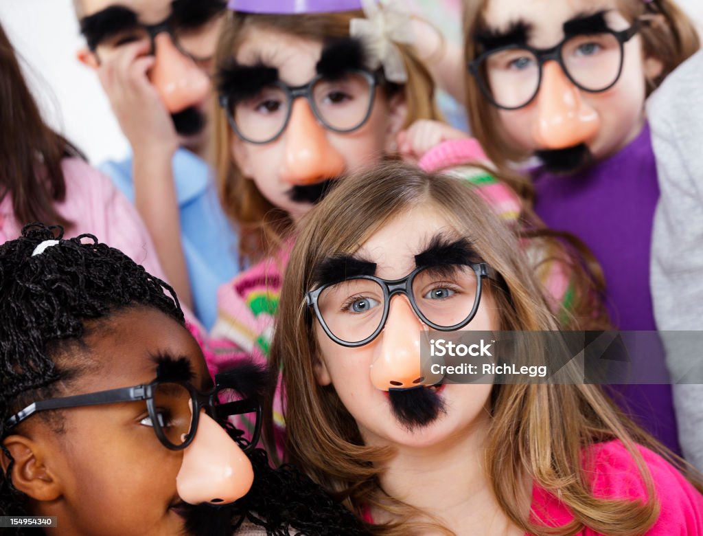 Preschool Children indossano nasconde - Foto stock royalty-free di 4-5 anni