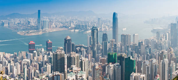 hong kong legendären wolkenkratzer stadt-überfüllten highrise hafenpanorama china - the bank of china tower stock-fotos und bilder