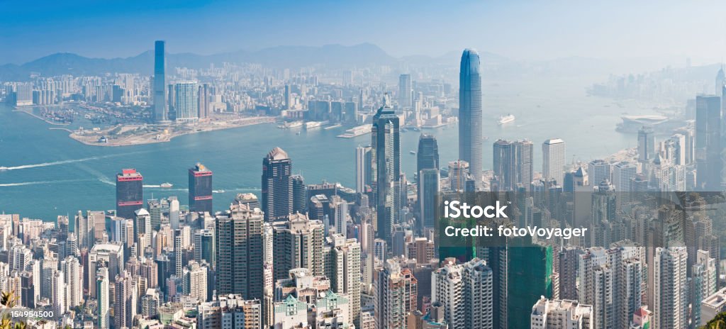 Hong Kong emblemático rascacielos de la ciudad rascacielos abarrotado harbour panorama de China - Foto de stock de Causeway Bay libre de derechos