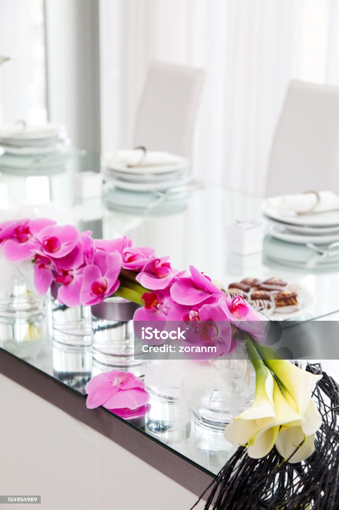 Décoration de table de mariage - Photo de Phalaenopsis libre de droits