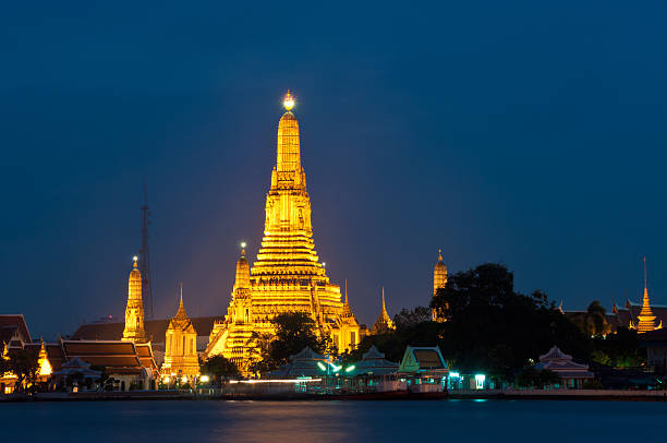 istock Wat Arun In Bangkok, Thailand 154955114