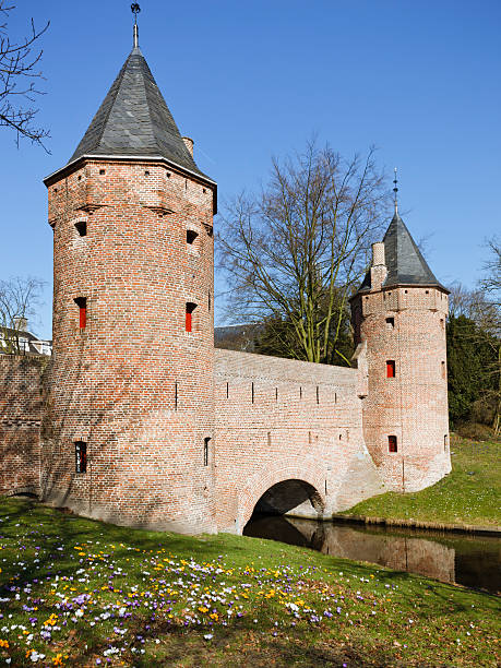 istock Medieval watergate Monnikendam in Amersfoort 154955402