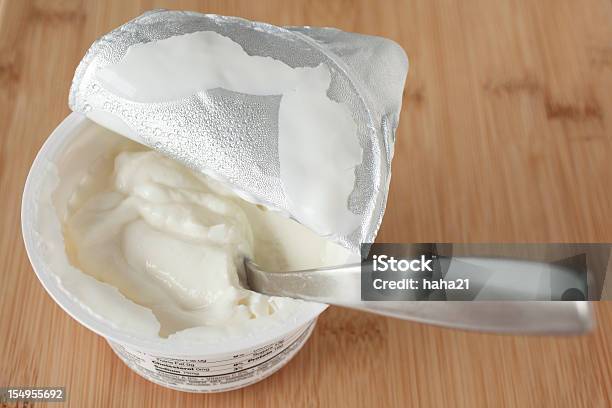 Cucchiaio Di Yogurt Greco Con - Fotografie stock e altre immagini di Yogurt - Yogurt, Yogurt greco, Cultura greca