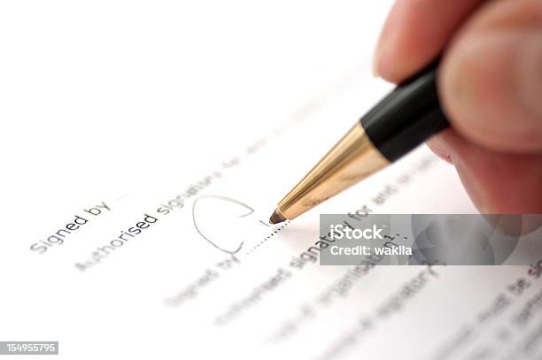 Podpis W Ramach Kontraktu - zdjęcia stockowe i więcej obrazów Długopis - Długopis, Pisać, Podpisywać
