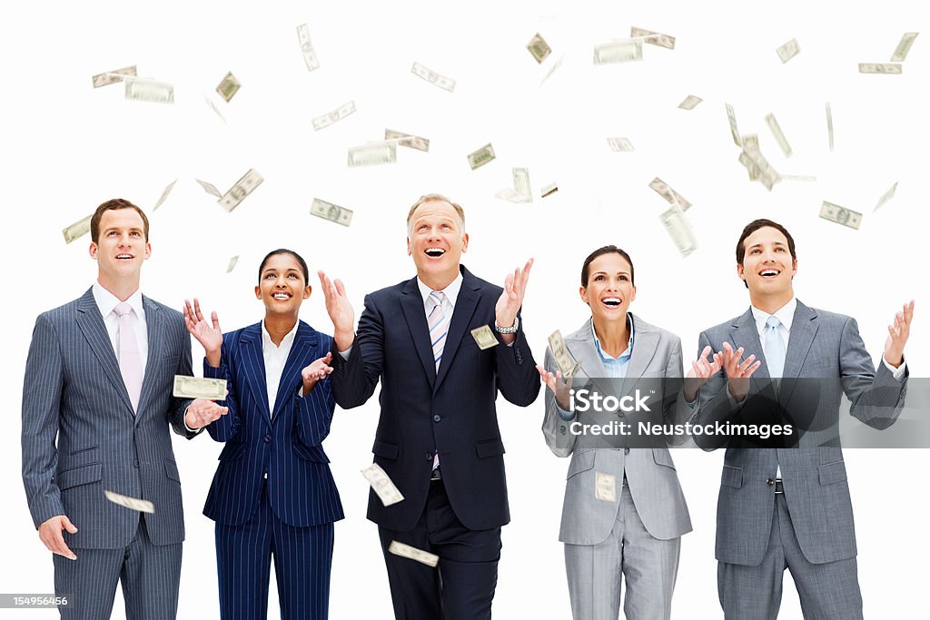 Деньги дождь на улыбающегося деловых людей - Стоковые фото Деньги с неба роялти-фри