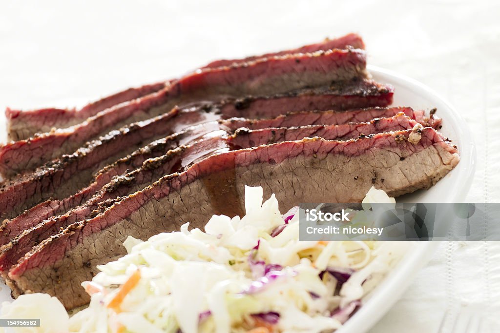 De la poitrine de bœuf, salade de chou - Photo de Poitrine de boeuf libre de droits