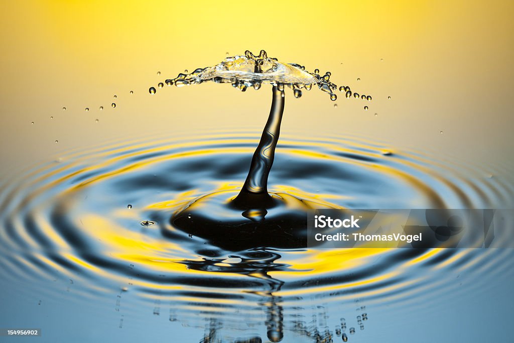 Spadające wody powitalny-Stopklatka ruchu rozwijanej - Zbiór zdjęć royalty-free (Abstrakcja)