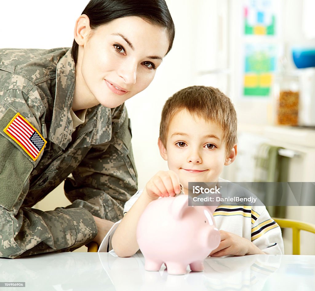 Femme soldat américain avec Son - Photo de Adulte libre de droits