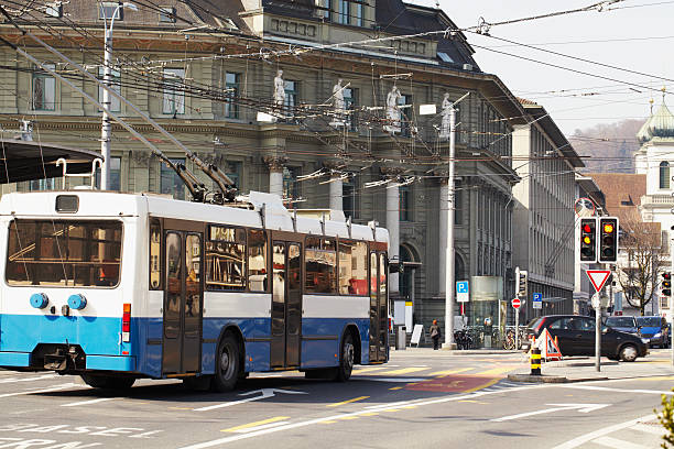 il trasporto elettrico - trolley bus foto e immagini stock