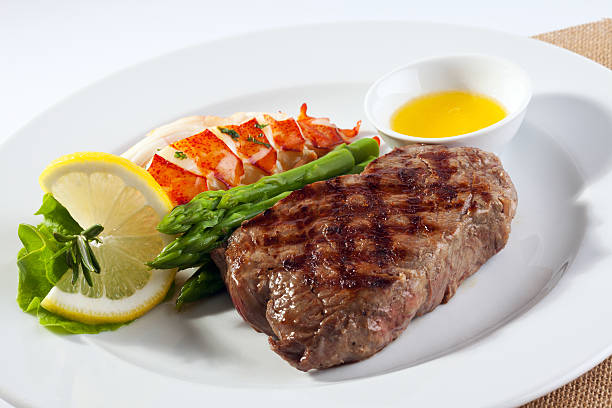 steak & hummer - steak lobster sirloin steak meat stock-fotos und bilder