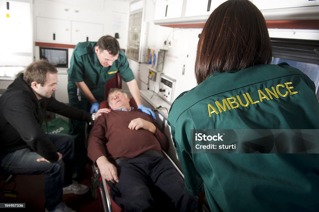 Anciano heridas - Foto de stock de Ambulancia libre de derechos