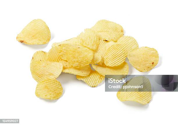 Geriffelte Chips Stockfoto und mehr Bilder von Kartoffelchips - Kartoffelchips, Weißer Hintergrund, Freisteller – Neutraler Hintergrund