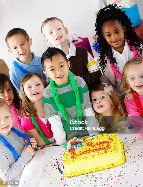 День Рождения Партии A Little Boy — стоковые фотографии и другие картинки Вечеринка - Вечеринка, День рождения, Ребёнок