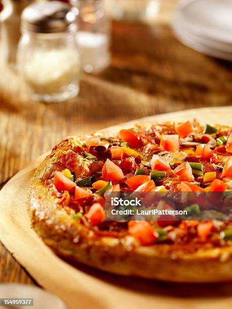 デラックスのピザ - ピザのストックフォトや画像を多数ご用意 - ピザ, ペパロニ, 俯瞰