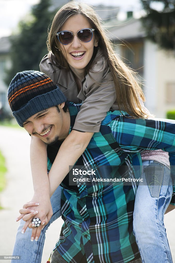 Happy young los hipsters - Foto de stock de 20-24 años libre de derechos