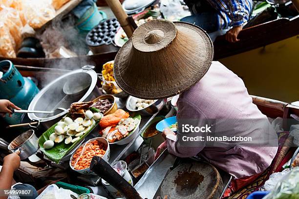 Mercado Flutuante Em Banguecoque Tailândia - Fotografias de stock e mais imagens de Tailândia - Tailândia, Comida, Banguecoque