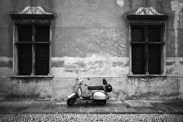 vespa piaggio. черный и белый - italian culture фотографии стоковые фото и изображения