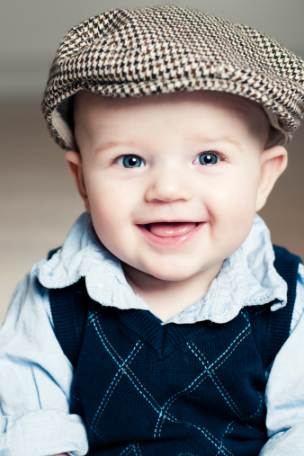 orientering Clip sommerfugl nederdel Portrait Of A Happy Boy Wearing A Sixpence Hat Stock Photo - Download Image  Now - Hat, 6-11 Months, Babies Only - iStock