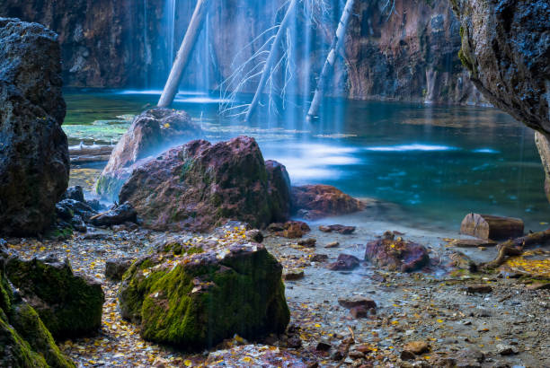 istock Hanging Lake Scenic Waterfall Landscape 154960324