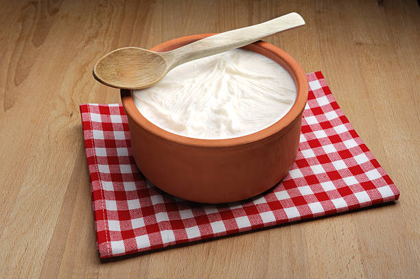 delicious homemade creamy yoghurt - yoğurt stok fotoğraflar ve resimler