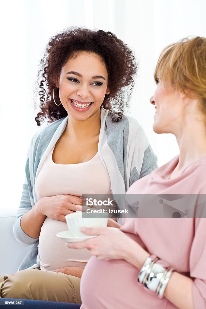 Feliz mujeres embarazadas - Foto de stock de Embarazada libre de derechos