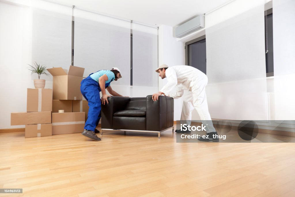 Entrando en un nuevo Asamblea - Foto de stock de Servicio de entrega libre de derechos