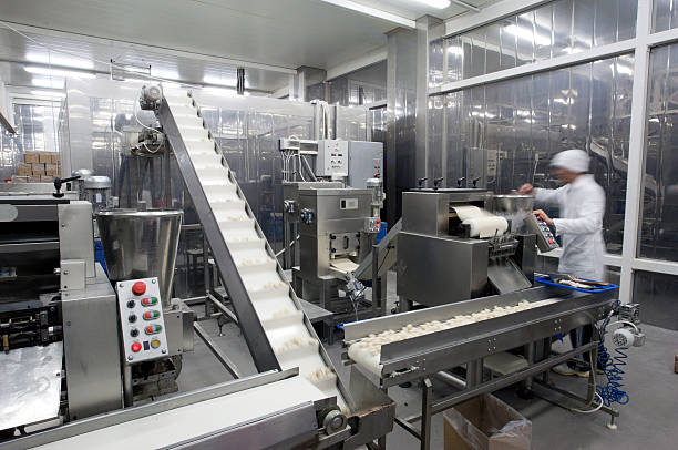 生産ラインでのお食事の工場。 - food processing plant manufacturing factory food ストックフォトと画像