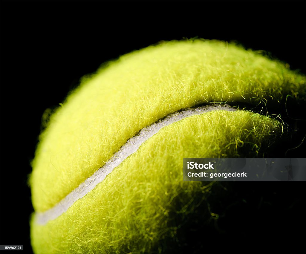 Balle de Tennis sur fond noir Macro - Photo de Balle de tennis libre de droits