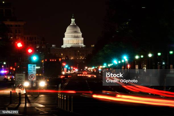 Luzes De Rua E Nós Capitólio - Fotografias de stock e mais imagens de Noite - Noite, Washington DC, Capitólio - Capitol Hill