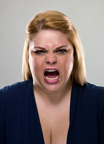 mujer enojada (gente real - bitching fotografías e imágenes de stock