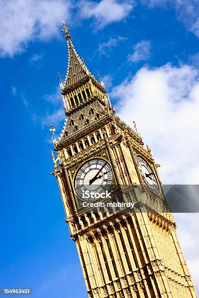 Foto de Big Ben Em Londres Inglaterra e mais fotos de stock de Big Ben - Big Ben, Capitais internacionais, Cultura Britânica
