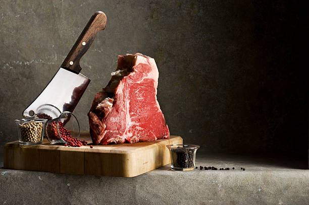 t-bone à florentina steak.color imagem - filet mignon steak raw meat - fotografias e filmes do acervo