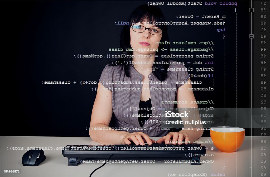 Junge Frau schreiben eine java-Programm - Lizenzfrei Java - Programmiersprache Stock-Foto