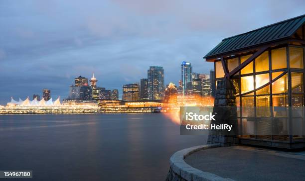 Nove Horas De Pistola Na Stanley Park - Fotografias de stock e mais imagens de Arma de Fogo - Arma de Fogo, Anoitecer, Ao Ar Livre