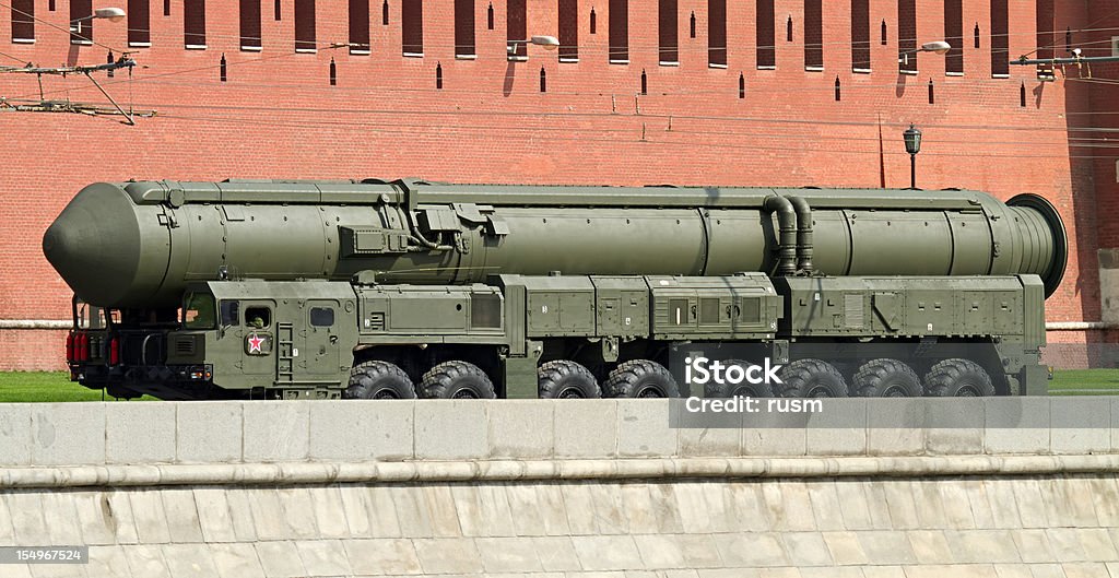 Rosyjski jądrowej, rakiet Topol-M w pobliżu Kremla - Zbiór zdjęć royalty-free (Broń jądrowa)