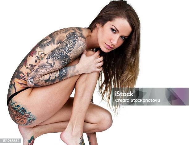 Tattooed Mulher - Fotografias de stock e mais imagens de Mulheres - Mulheres, Nu, Tatuagem