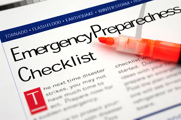 checklist di emergenza - evento catastrofico foto e immagini stock