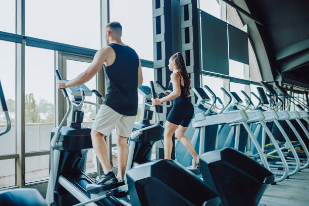 istock back view Young Fit Couple Training Together at the Gym 1549839991