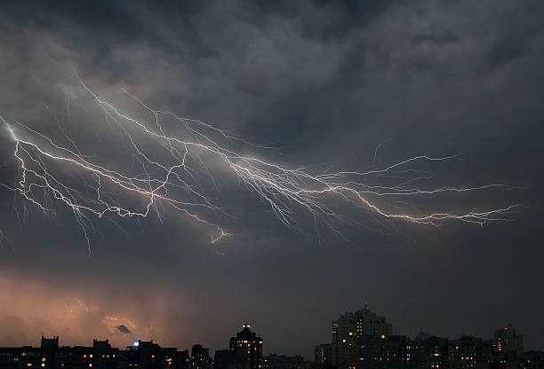 Lightning 통해 도시 스톡 사진