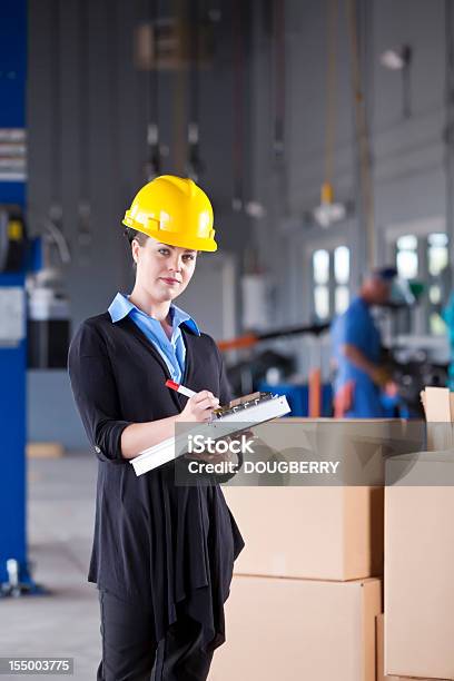 Hembra Industrial Lworker Foto de stock y más banco de imágenes de Industria - Industria, Maquinaria, Mujeres