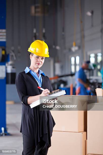 Fêmea Industrial Lworker - Fotografias de stock e mais imagens de Indústria - Indústria, Machinery, Mulheres
