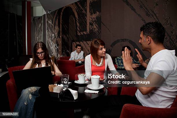 Personen Im Café Stockfoto und mehr Bilder von Anzahl von Menschen - Anzahl von Menschen, Behaglich, Café