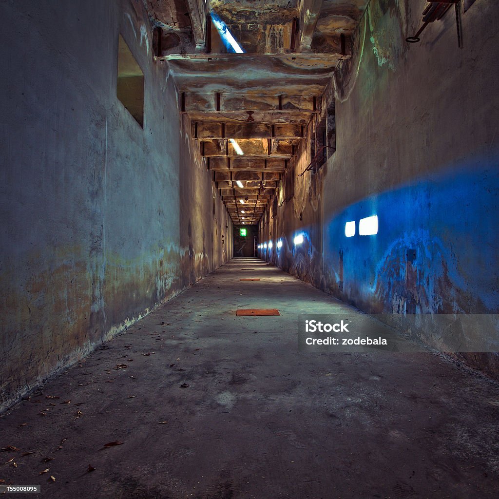 Baita di corridoio di fabbrica abbandonata di HDR (High Dynamic Range), - Foto stock royalty-free di Abbandonato